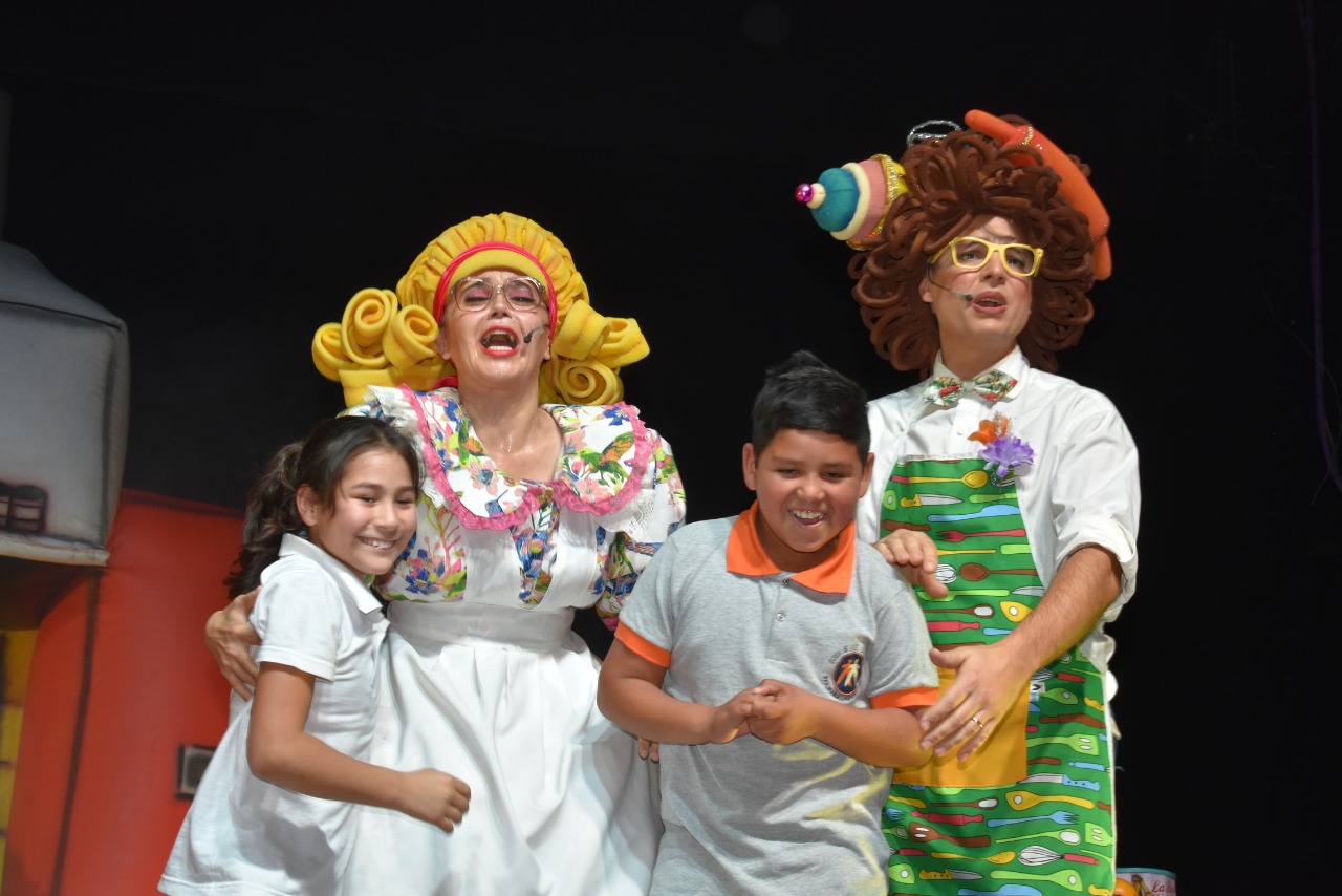 Con risas y teatro, los chicos aprenden sobre alimentación saludable
